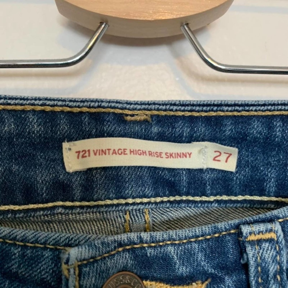 Levi's High Rise Patchwork Blue Jeans - Picture 4 of 8